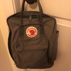 *AUTHENTIC* Fjallraven Kanken Backpack